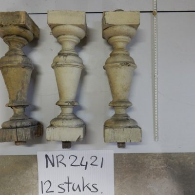 Wooden stair rails / pillars No. 2421