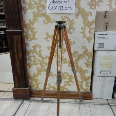 Wooden tripod No. 1818