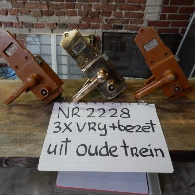 3 Free and occupied locks from French train No. 2228