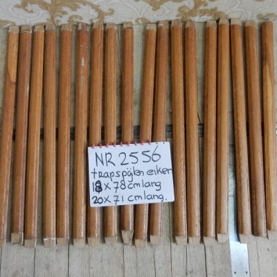 Oak stair rail No. 2556