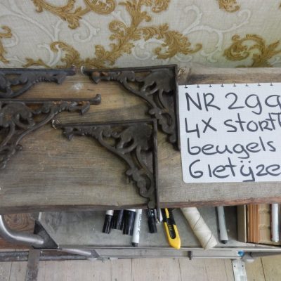 Stortbak beugels gietijzer Nr. 2990