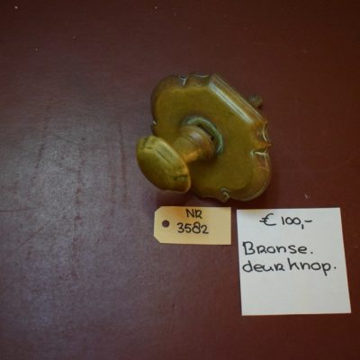 Bronze doorknob No. 3582