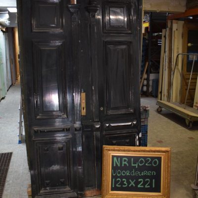 Double Front Doors No. 4020