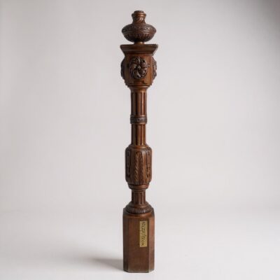 Beautiful stair post No. 4271