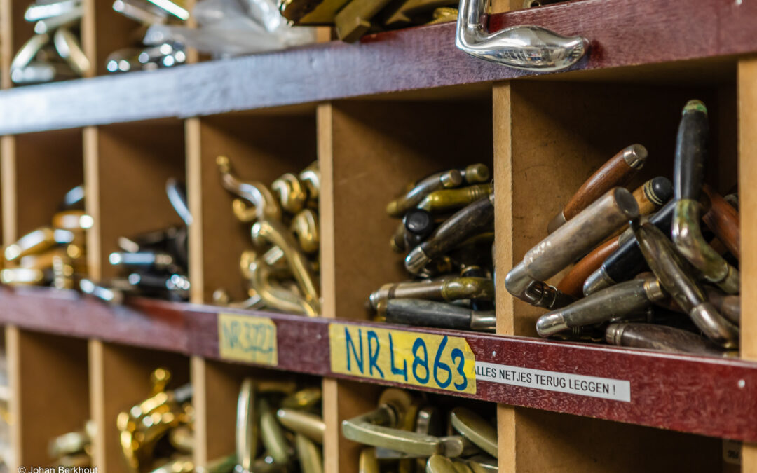 Antiek Deurbeslag Kopen | Grootste Collectie Oude Klinken & Grepen | Mammoet